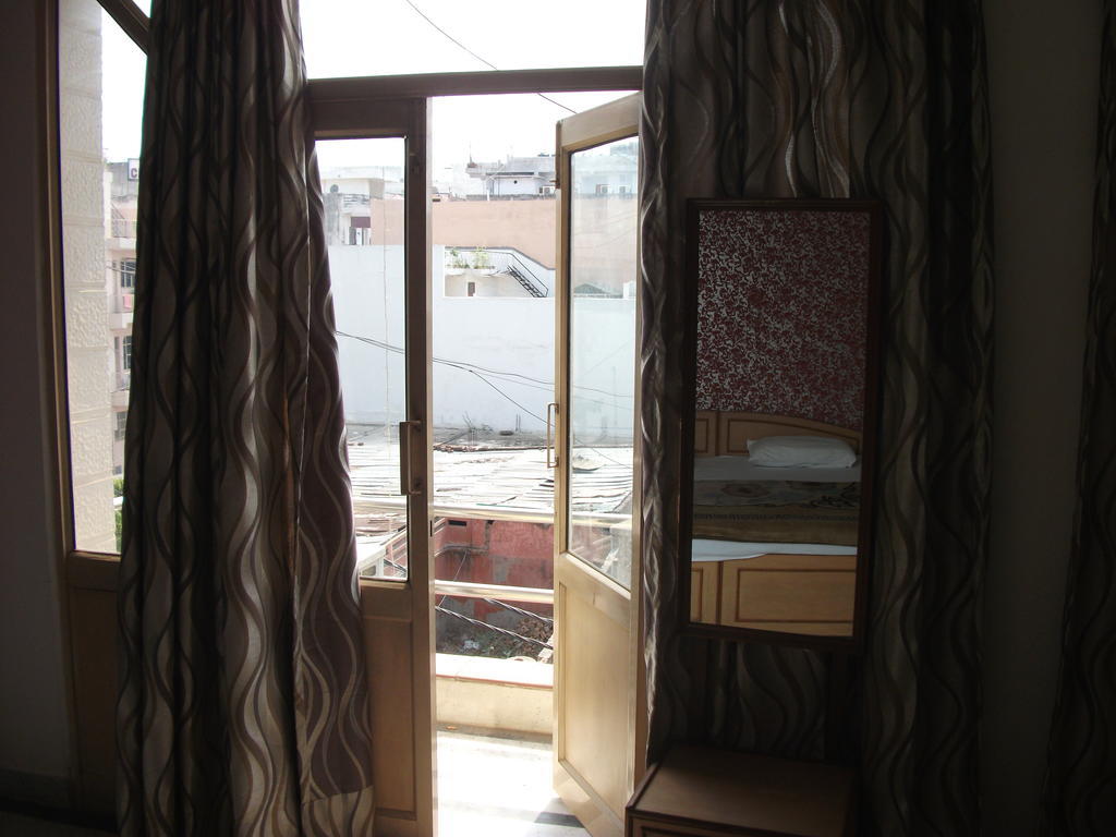Shalimar Hotel New Delhi Eksteriør billede